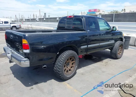 2001 Toyota Tundra Sr5 V8 z USA, uszkodzony, nr VIN 5TBRT34111S165548